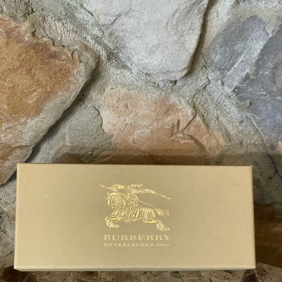 Authentic Burberry sunglasses - Picture 2 of 8